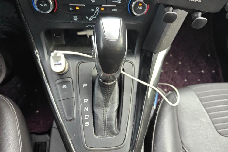 Used Ford Focus 2015 Hatchback EcoBoost 180 Automatic Elite Model Gear Lever