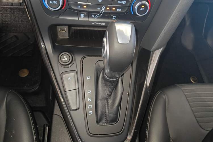 Used Ford Focus 2015 Hatchback EcoBoost 180 Automatic Elite Model Gear Lever