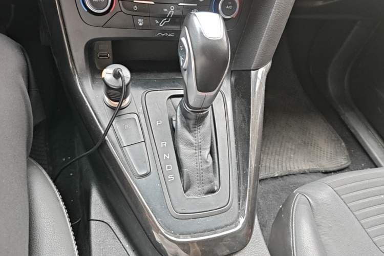 Used Ford Focus 2015 Hatchback EcoBoost 180 Automatic Elite Model Gear Lever