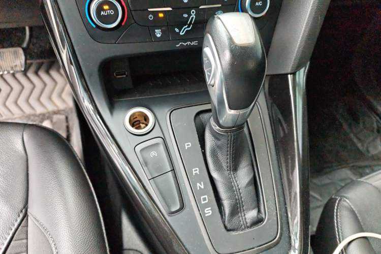 Used Ford Focus 2015 Hatchback EcoBoost 180 Automatic Elite Model Gear Lever