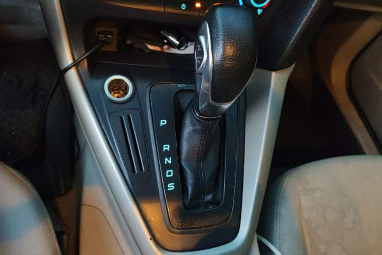 Used Ford Focus 2015 Sedan 1.6L Automatic Comfort Model Gear Lever