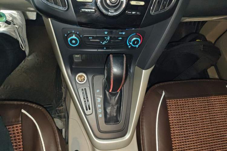 Used Ford Focus 2015 Sedan 1.6L Automatic Comfort Model Gear Lever