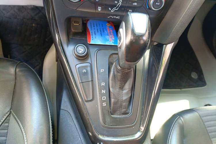 Used Ford Focus 2015 Sedan EcoBoost 125 Automatic Supreme Style Edition Gear Lever