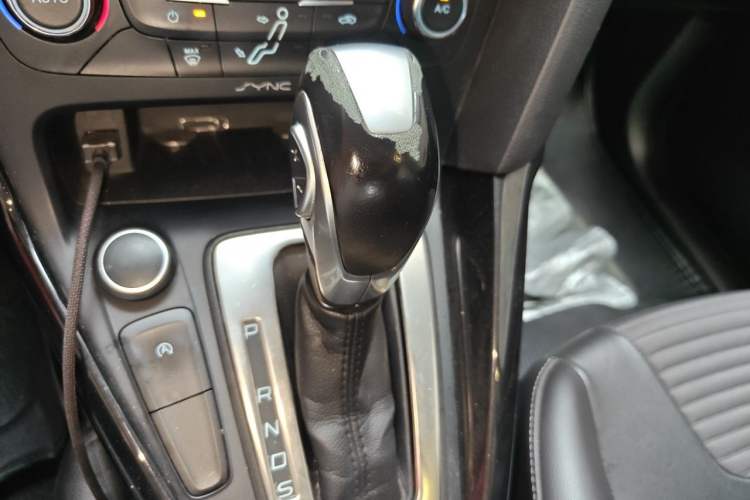 Used Ford Focus 2015 Hatchback EcoBoost 180 Automatic Elite Model Gear Lever