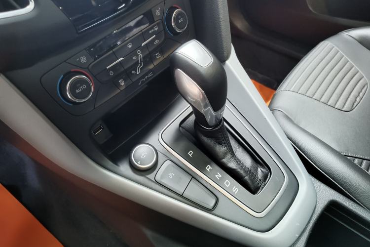 Used Ford Focus 2015 Hatchback EcoBoost 180 Automatic Sport Model Gear Lever