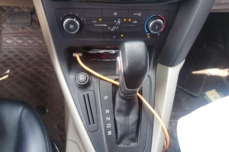 Used Ford Focus 2015 Sedan 1.6L Automatic Comfort Model Gear Lever
