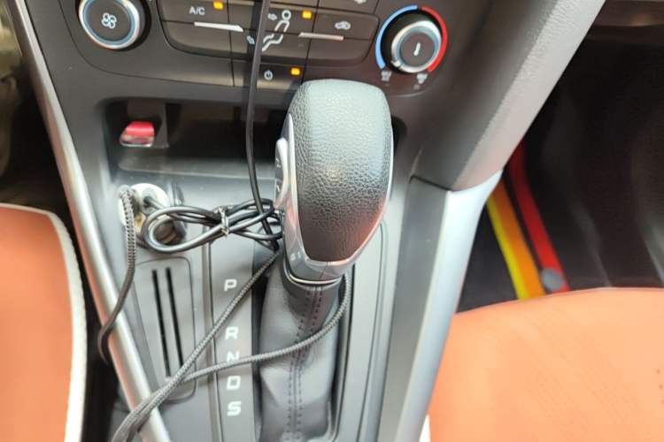 Used Ford Focus 2015 Hatchback 1.6L Automatic Comfort Model Gear Lever