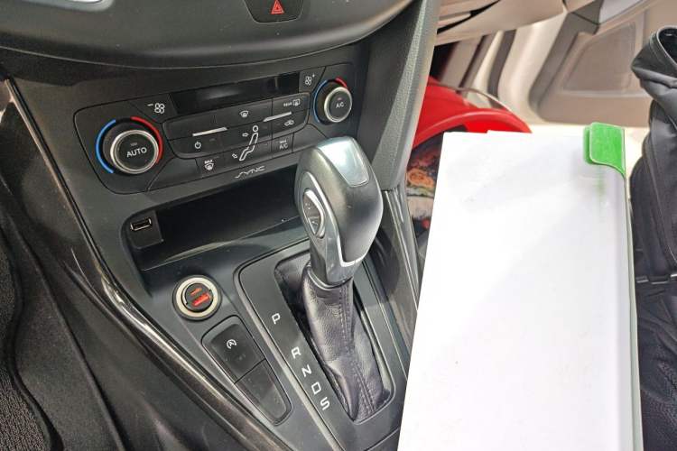 Used Ford Focus 2015 Hatchback EcoBoost 180 Automatic Elite Model Gear Lever