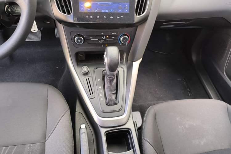 Used Ford Focus 2015 Sedan 1.6L Automatic Comfort Model Gear Lever