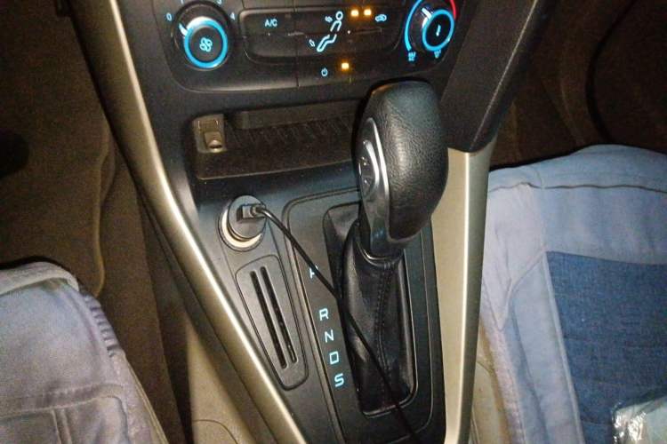 Used Ford Focus 2015 Sedan 1.6L Automatic Comfort Model Gear Lever
