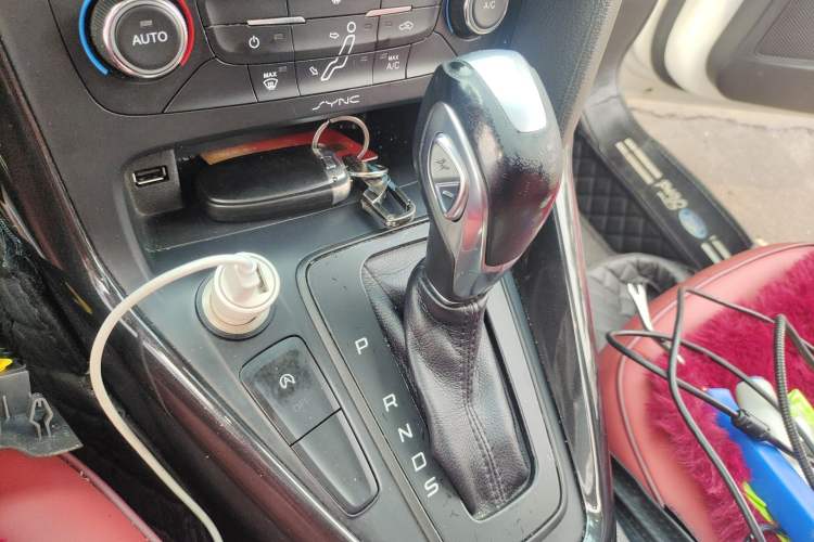 Used Ford Focus 2015 Hatchback EcoBoost 180 Automatic Elite Model Gear Lever