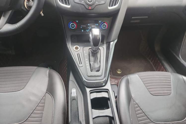 Used Ford Focus 2015 Sedan 1.6L Automatic Trend Model Gear Lever