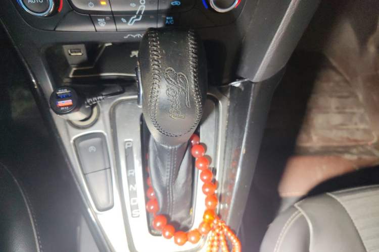 Used Ford Focus 2015 Sedan EcoBoost 180 Automatic Elite Model Gear Lever