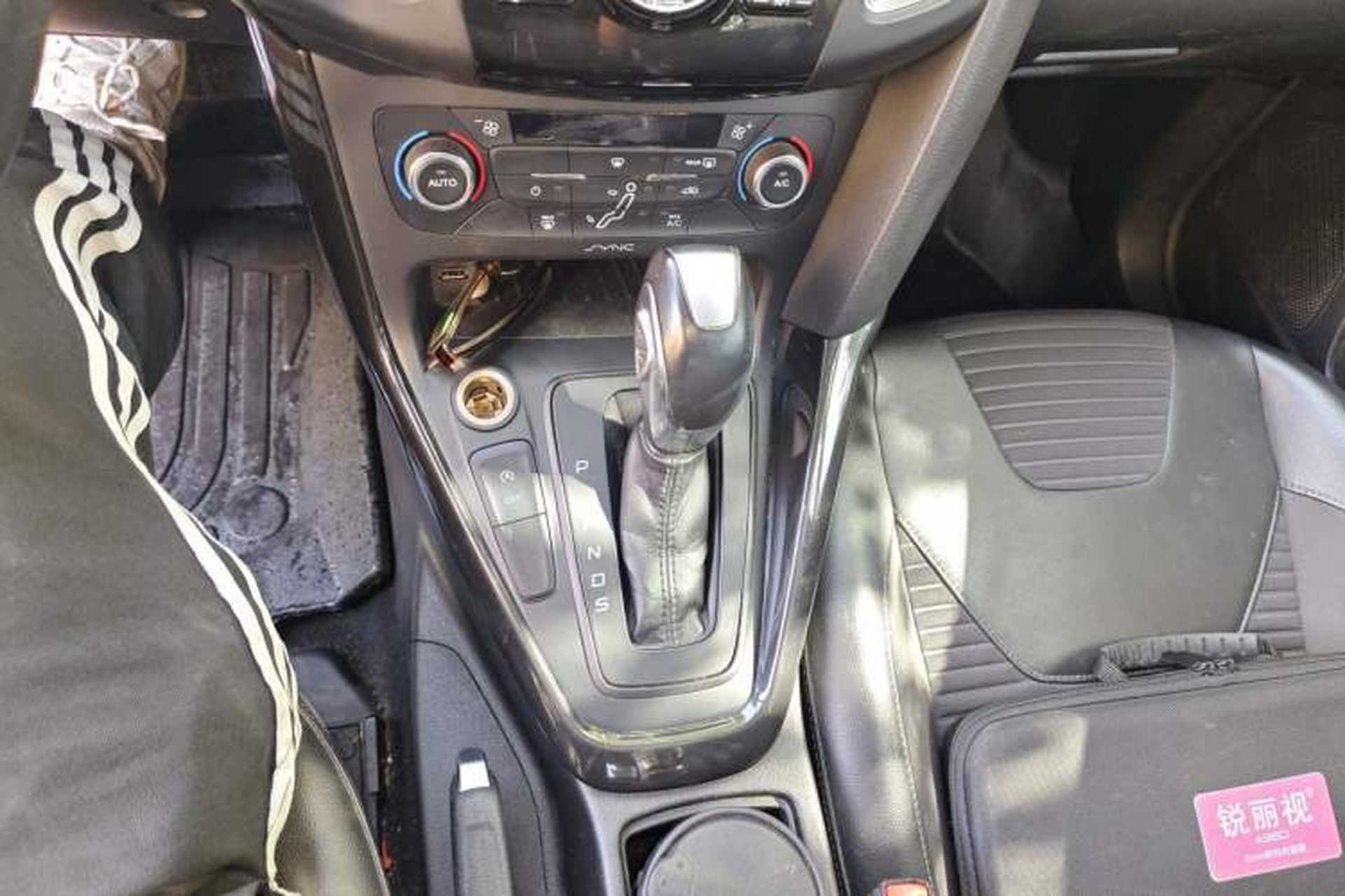 Used Ford Focus 2015 Sedan EcoBoost 125 Automatic Supreme Style Edition Gear Lever