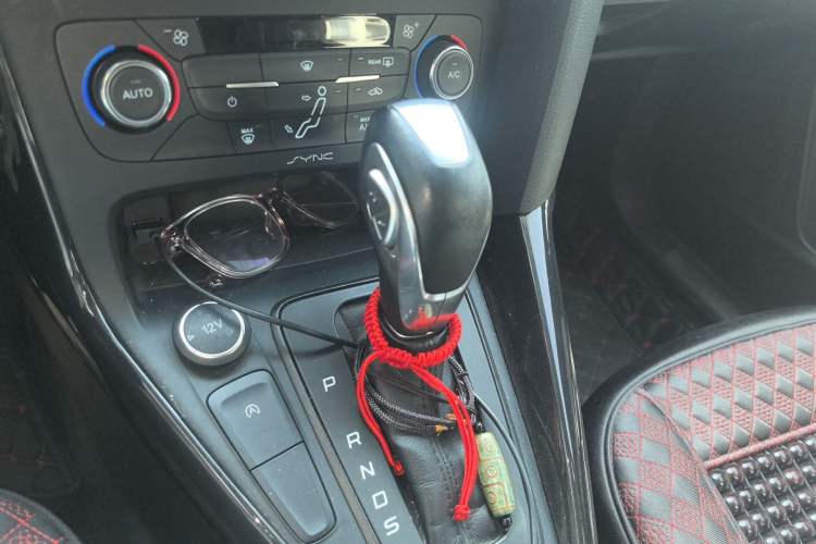 Used Ford Focus 2015 Hatchback EcoBoost 180 Automatic Elite Model Gear Lever