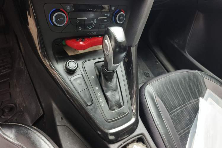 Used Ford Focus 2015 Sedan EcoBoost 180 Automatic Elite Model Gear Lever