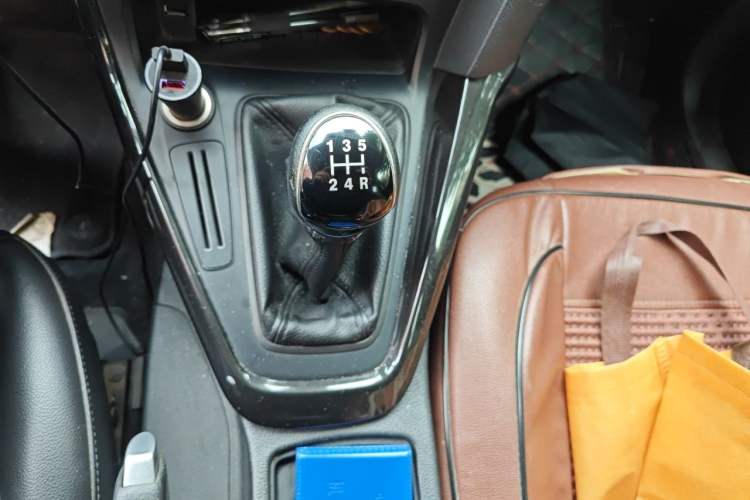 Used Ford Focus 2015 Hatchback 1.6L Manual Fashion Edition Gear Lever