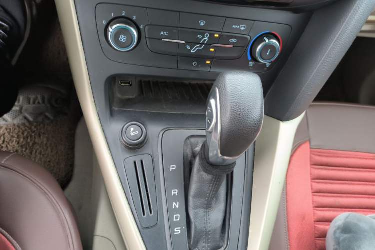 Used Ford Focus 2015 Sedan 1.6L Automatic Comfort Model Gear Lever