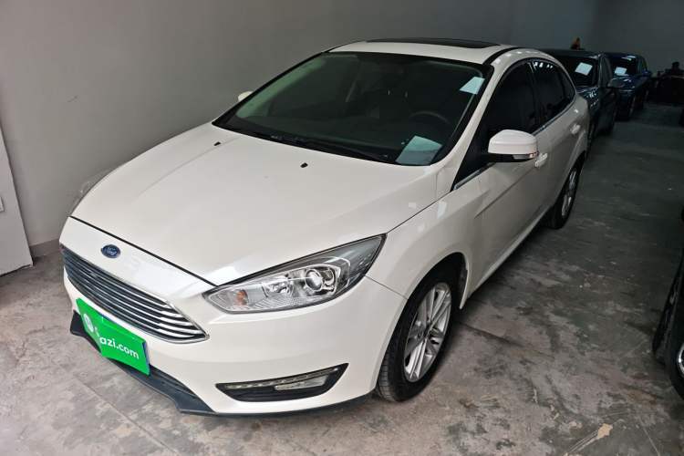 Used Ford Focus 2015 Sedan EcoBoost 180 Automatic Elite Model Guazi used car, China used car export, Used car for sale, Used cars, Cheapest cars for sale