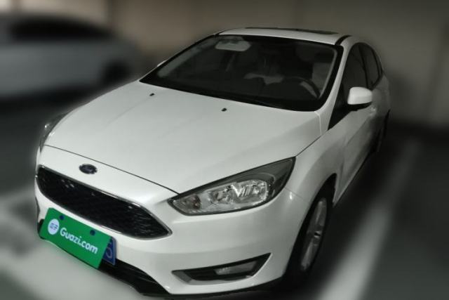 Ford Focus 2015 Hatchback 1.6L Automatic Fashion Edition d’occasion