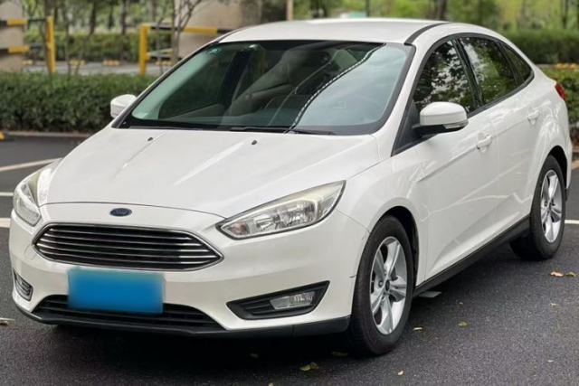 Ford Focus 2015 Sedan 1.6L Automatic Comfort Model مستعملة