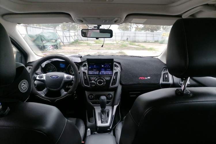 Used Ford Focus 2015 Sedan 1.6L Automatic Trend Model Headliner