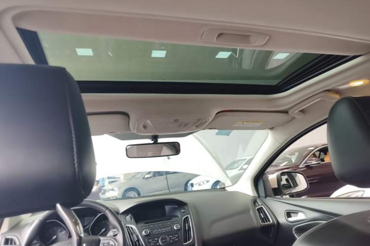 Used Ford Focus 2015 Sedan 1.6L Automatic Trend Model Headliner