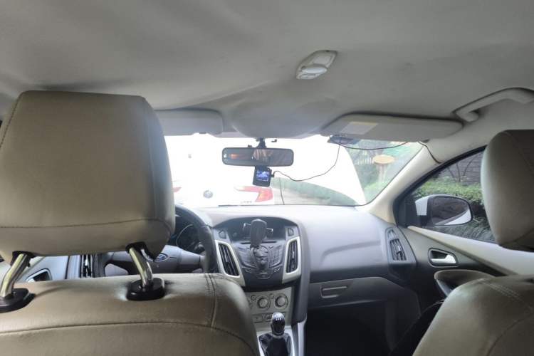 Used Ford Focus 2015 Sedan 1.6L Manual Comfort Model Headliner