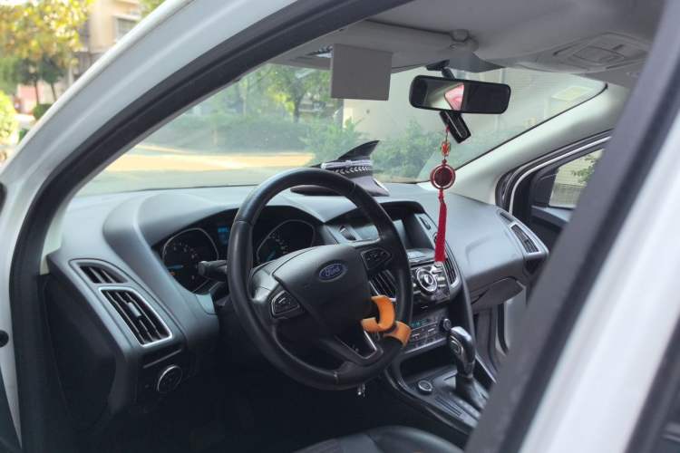 Used Ford Focus 2015 Hatchback 1.6L Automatic Fashion Edition Headliner