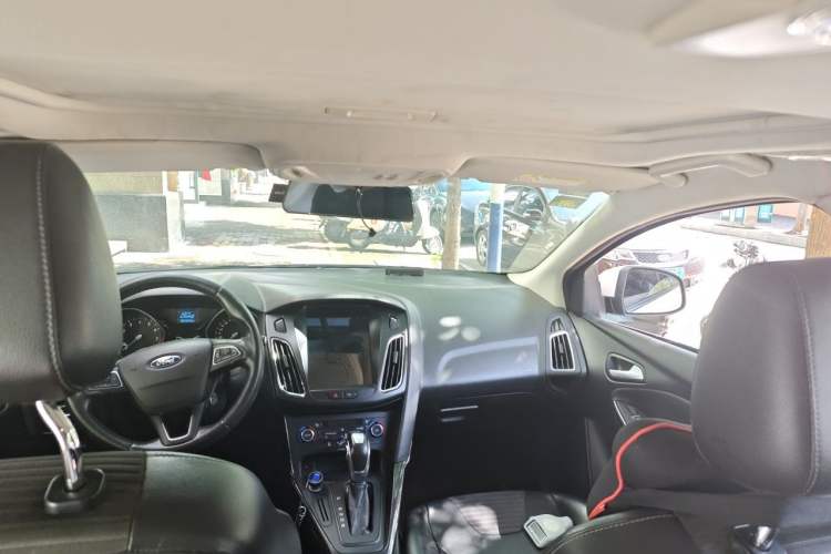 Used Ford Focus 2015 Sedan 1.6L Automatic Trend Model Headliner