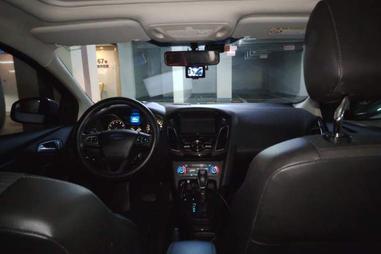 Used Ford Focus 2015 Hatchback EcoBoost 125 Automatic Supreme Style Edition Headliner