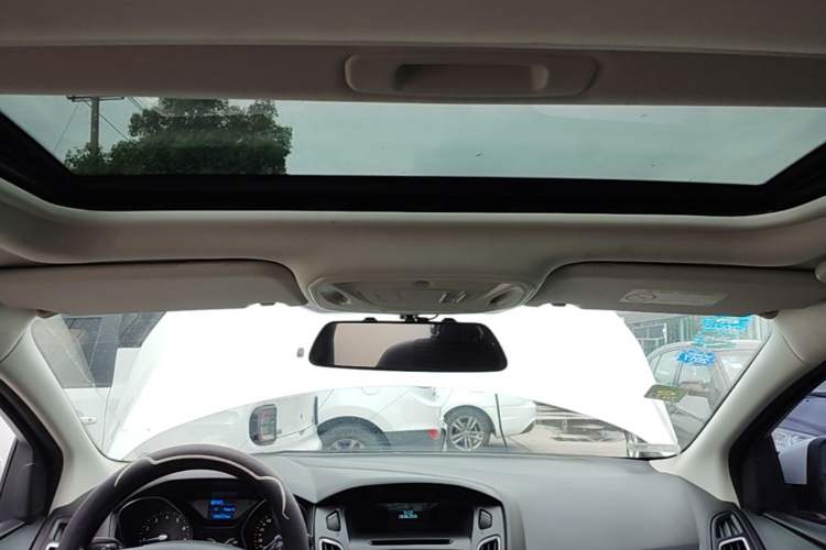 Used Ford Focus 2015 Hatchback EcoBoost 125 Automatic Supreme Style Edition Headliner