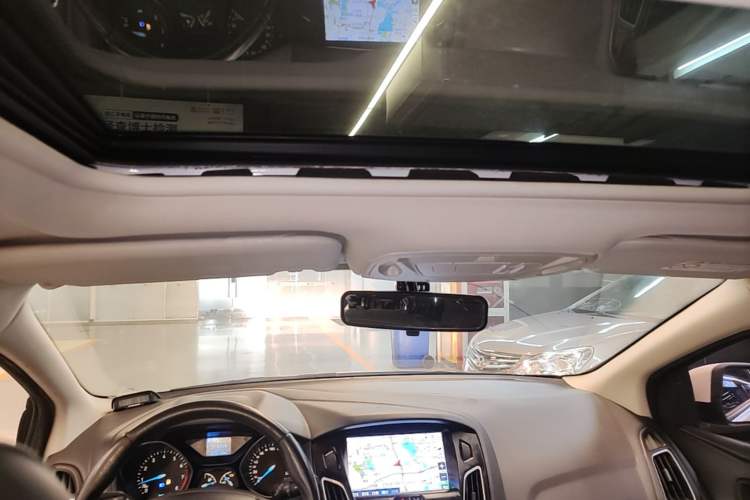 Used Ford Focus 2015 Hatchback 1.6L Automatic Fashion Edition Headliner
