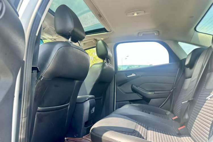 Used Ford Focus 2015 Sedan 1.6L Manual Fashion Edition Headliner