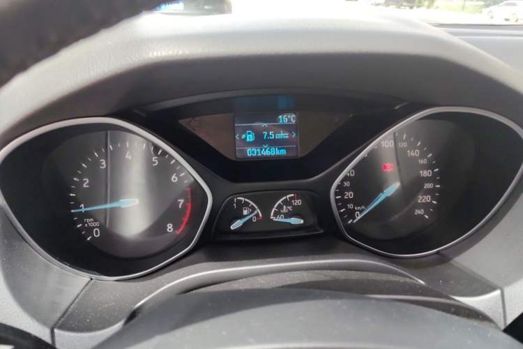 Used Ford Focus 2015 Hatchback EcoBoost 125 Manual – Ultra-Style Edition Instrument Cluster