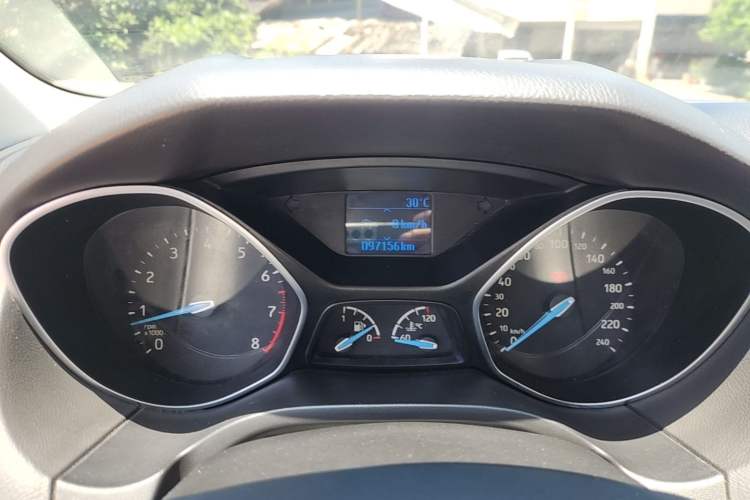 Used Ford Focus 2015 Sedan EcoBoost 125 Manual – Ultra-Style Edition Instrument Cluster