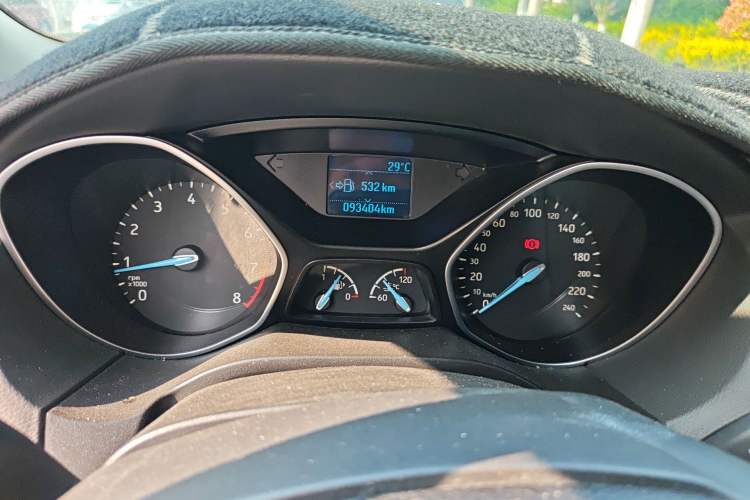 Used Ford Focus 2015 Sedan EcoBoost 125 Manual – Ultra-Style Edition Instrument Cluster