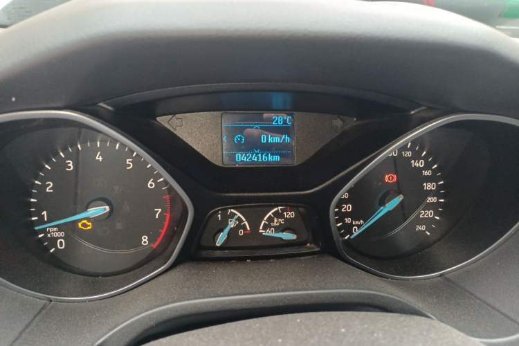 Used Ford Focus 2015 Hatchback EcoBoost 125 Manual – Ultra-Style Edition Instrument Cluster