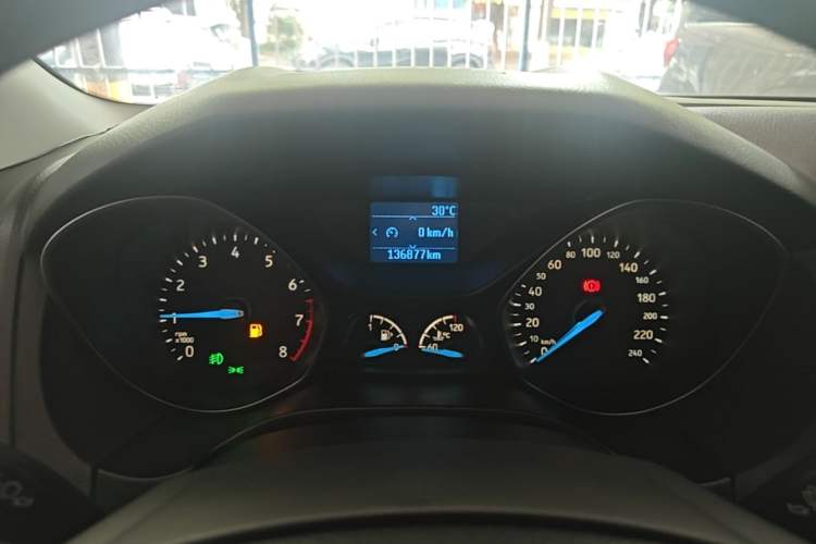 Used Ford Focus 2015 Hatchback EcoBoost 125 Manual – Ultra-Style Edition Instrument Cluster
