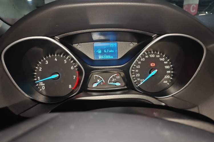 Used Ford Focus 2015 Hatchback EcoBoost 125 Manual – Ultra-Style Edition Instrument Cluster