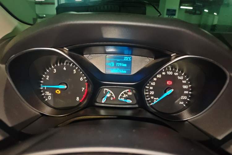 Used Ford Focus 2015 Hatchback EcoBoost 125 Manual – Ultra-Style Edition Instrument Cluster