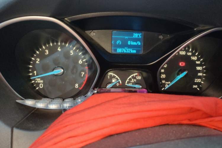 Used Ford Focus 2015 Hatchback EcoBoost 125 Manual – Ultra-Style Edition Instrument Cluster