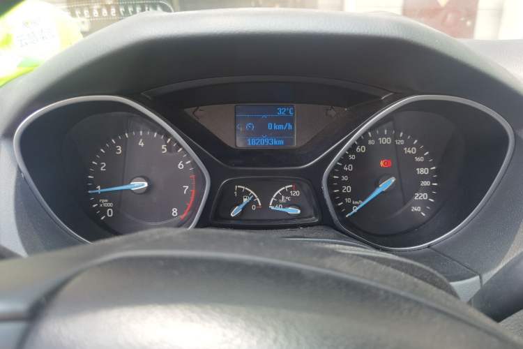 Used Ford Focus 2015 Sedan EcoBoost 125 Manual – Ultra-Style Edition Instrument Cluster