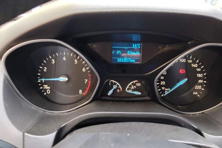 Used Ford Focus 2015 Sedan EcoBoost 125 Manual – Ultra-Style Edition Instrument Cluster