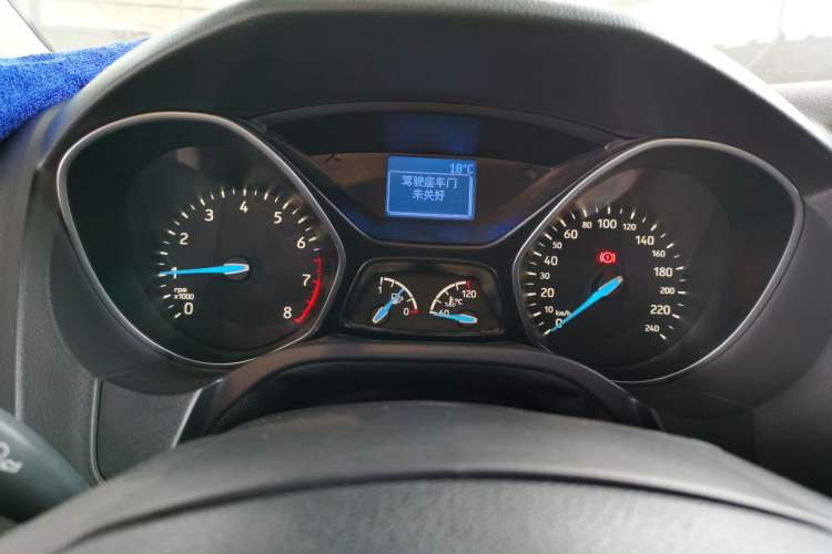 Used Ford Focus 2015 Sedan EcoBoost 125 Manual – Ultra-Style Edition Instrument Cluster