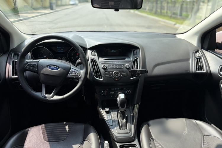 Used Ford Focus 2015 Sedan EcoBoost 125 Automatic Supreme Style Edition Interior 1