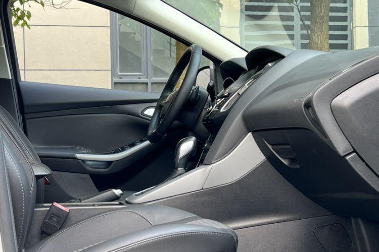 Used Ford Focus 2015 Hatchback EcoBoost 180 Automatic Sport Model Interior 1