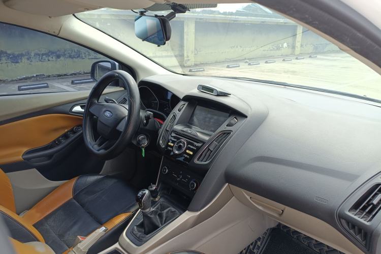 Used Ford Focus 2015 Sedan 1.6L Manual Comfort Model Interior 1