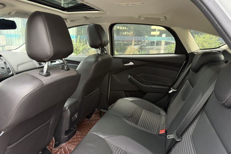 Used Ford Focus 2015 Hatchback 1.6L Automatic Fashion Edition Interior 1