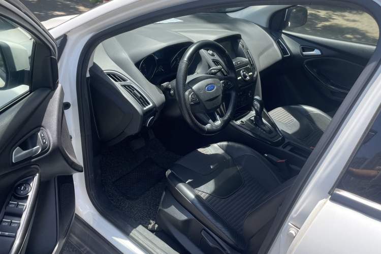 Used Ford Focus 2015 Hatchback 1.6L Automatic Fashion Edition Interior 1